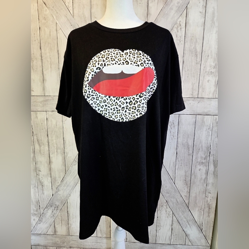 Black Graphic Tee with Leopard Lips XXL